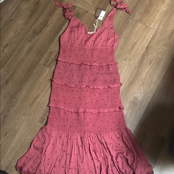 Elegant Pink Sleeveless Dress - Picture 1 of 2